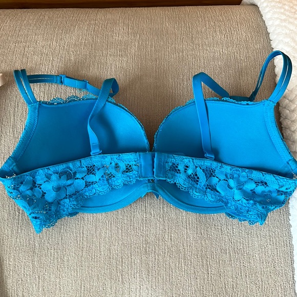 La sends Push up bra - Picture 3 of 3